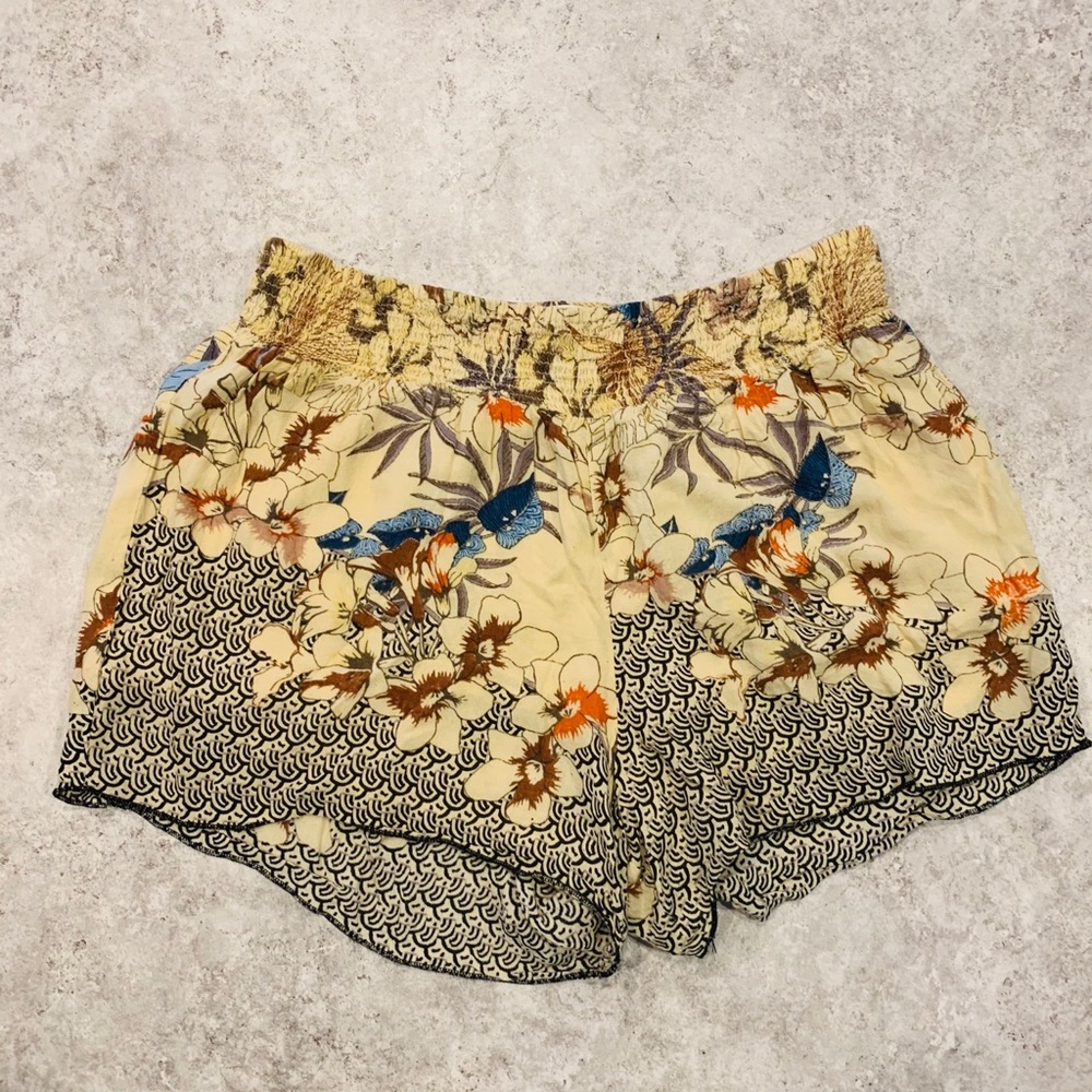 High Waisted Pattern Shorts